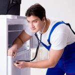 冷蔵庫からカタカタと異音がするときの原因と対処方法