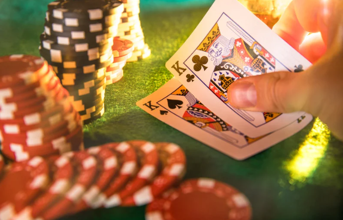 ソリティア ポーカー：一人で楽しむ、奥深い戦略の世界へようこそ！