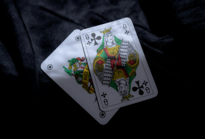 今すぐプレイ可能!無料ソリティアピラミッドの隠れた配置パターンと確実に積み上げる秘策【勝率80%への挑戦】