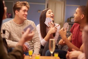 面白いカードゲームで心理戦を制する攻略法｜初心者でもすぐ勝てる手札テクニック