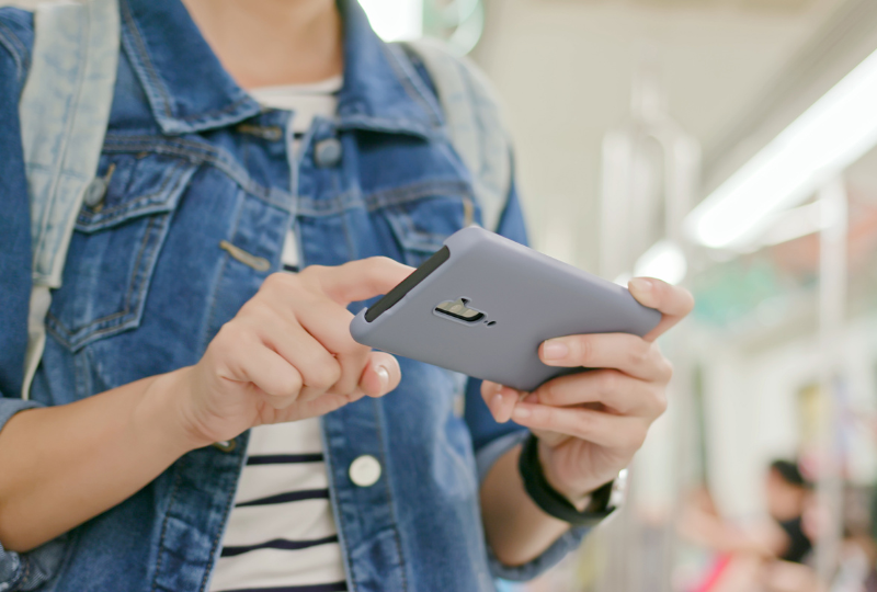 仕事帰りにスマホで爽快ゲーム三昧!一撃クリアの快感がクセになる